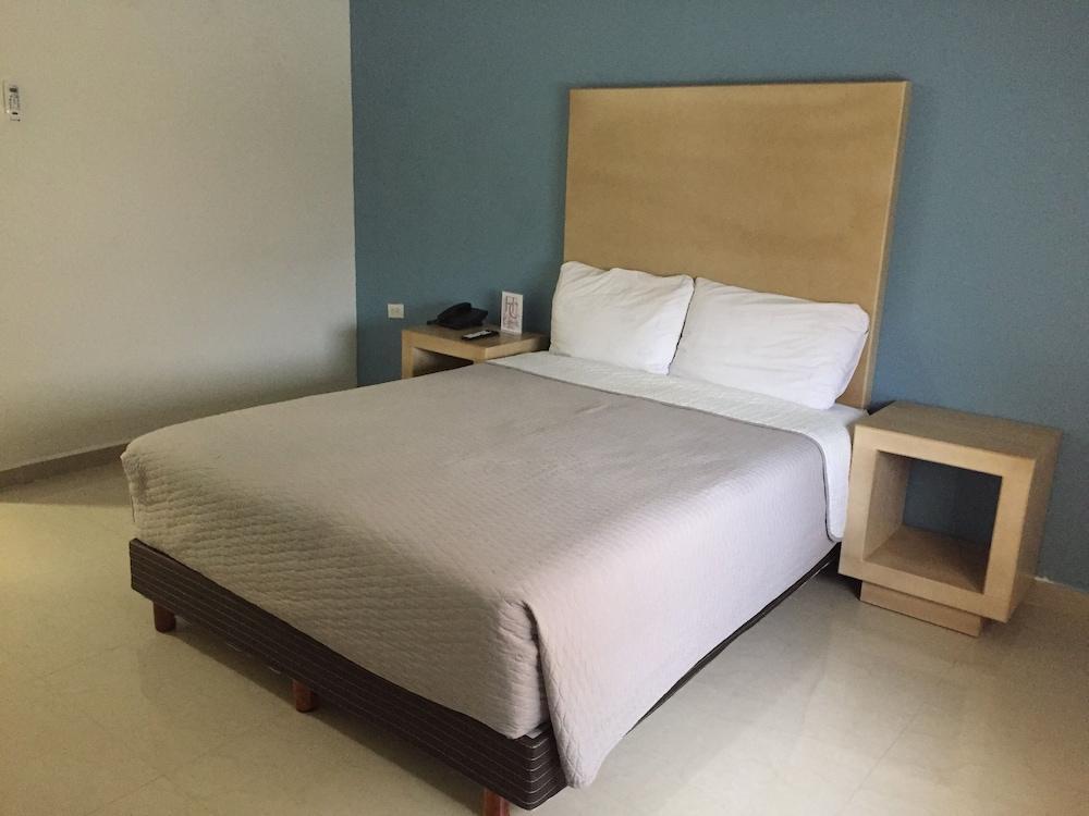 Capital Hotel Monclova Extérieur photo